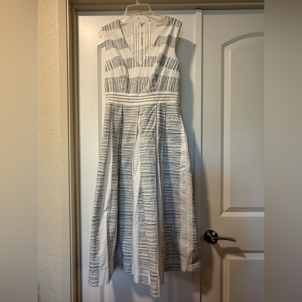 Rachel Rachel Roy Pleated White and Black Midi Dress size 6